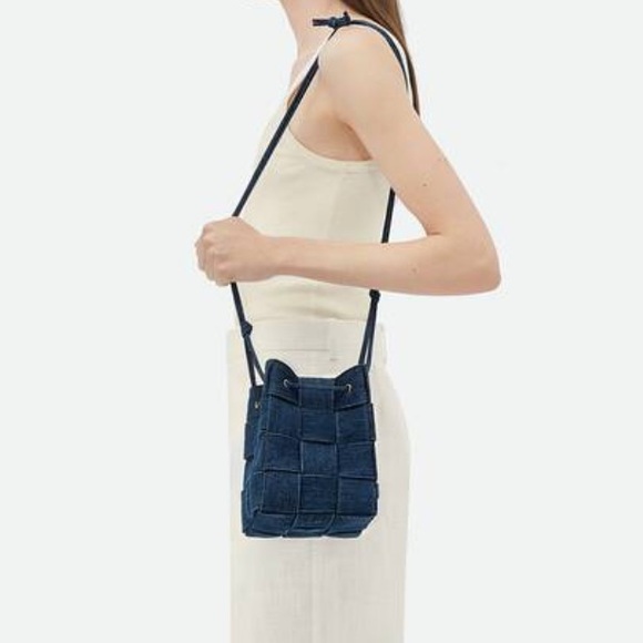 Bottega Veneta Small Cassette Bucket Blue Denim NW T - Picture 3 of 3
